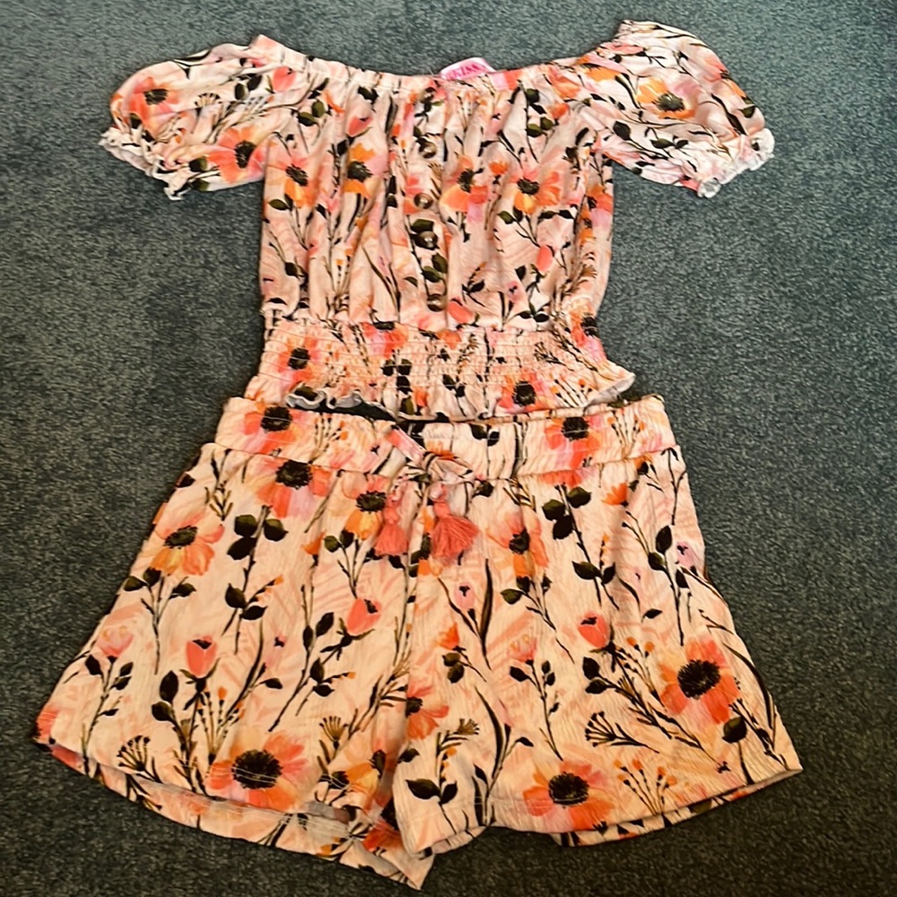 Cute flower summer set. Size 8-9 in girls.